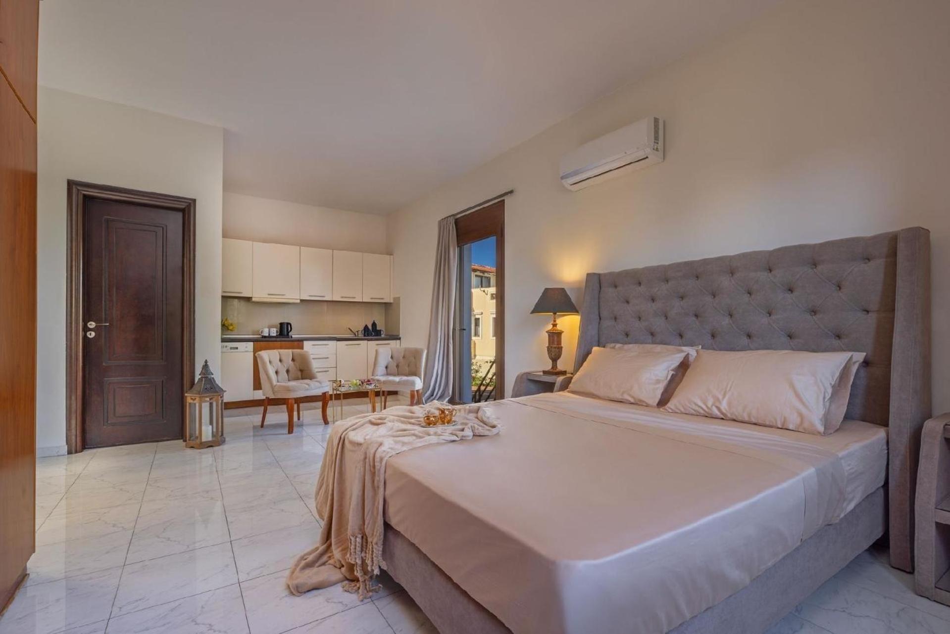 Mit Privatpool Fuer 20 Personen In Ialysos, Dodekanes *